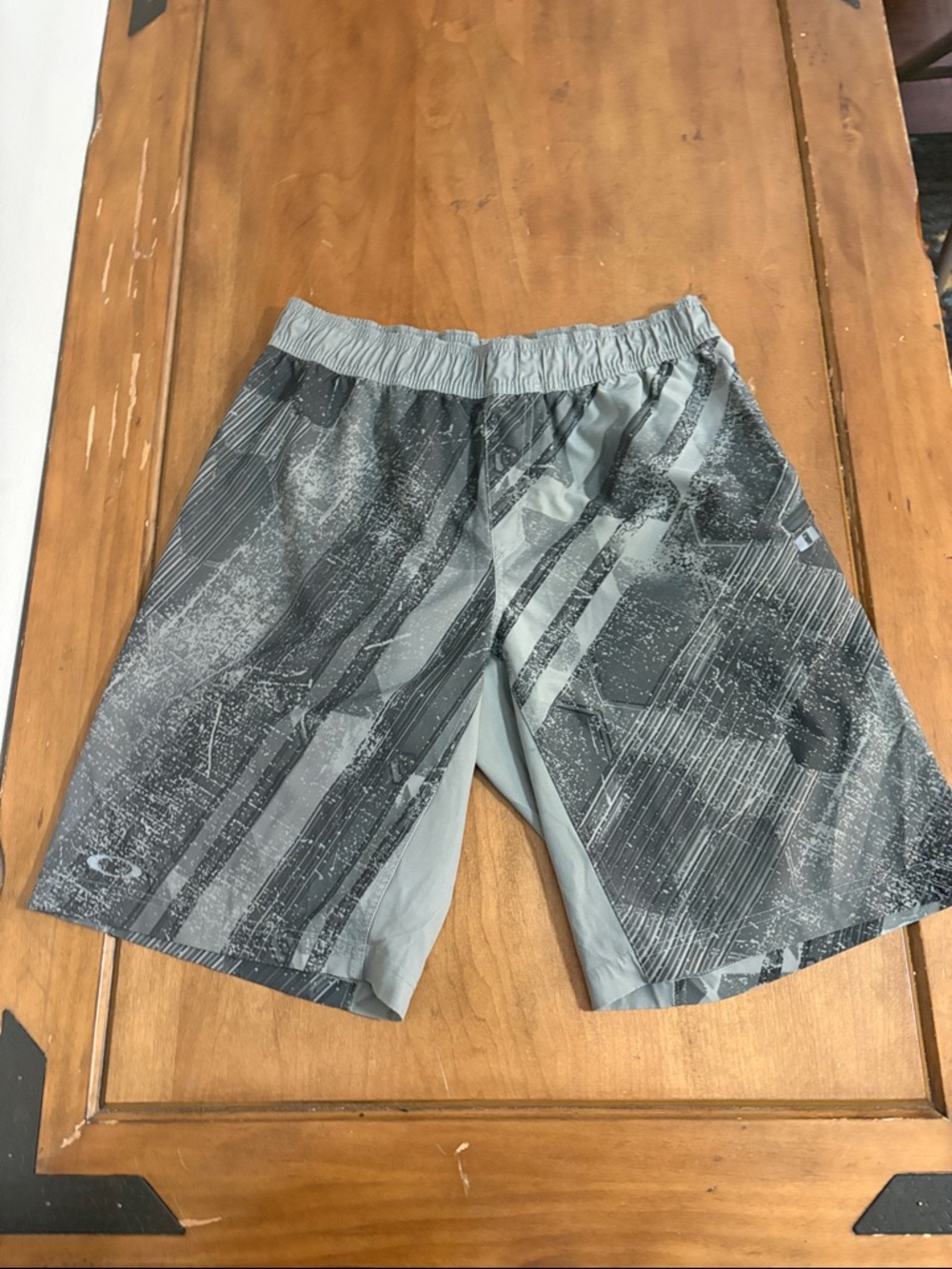 Oakley Electroreception Gray and Charcoal Performance Graphic Shorts Size 30